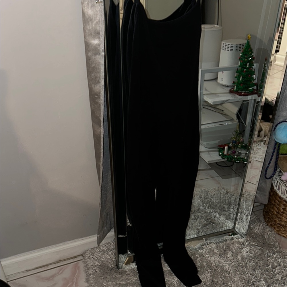 Elegant Black Jumpsuit shapes the body